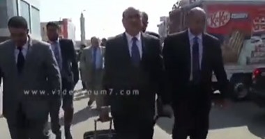 بالفيديو.. تحسبا للظروف.. هشام جنينة يصطحب حقيبية ملابسه فى تحقيقات أمن الدولة