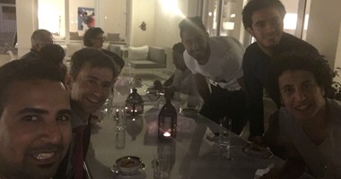 كهربا يفاجئ السفير السويسرى وعمر جابر بالحضور على مائدة العشاء الخاصة