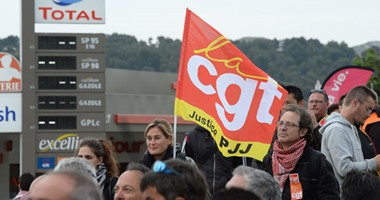 فرنسا تحذر من محاصرة مخازن الوقود فى إطار الاحتجاجات ضد قانون العمل