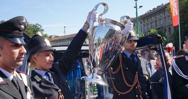 بالفيديو والصور.. وصول كأس دورى أبطال أوروبا إلى ميلانو
