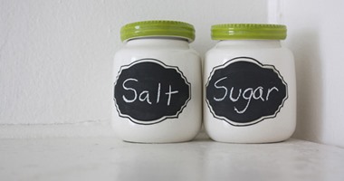 دراسة: تقليل الملح والدهون والسكر يحمى من الكولسترول وأمراض القلب