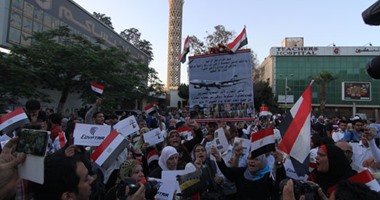 لافتات "ممنوع دخول الإخوان" تتصدر مسيرة لتأبين ضحايا الطائرة