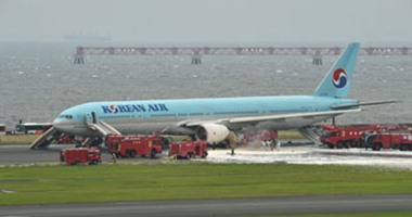 بالصور.. نشوب حريق فى محرك طائرة كورية فى طوكيو وإجلاء الركاب