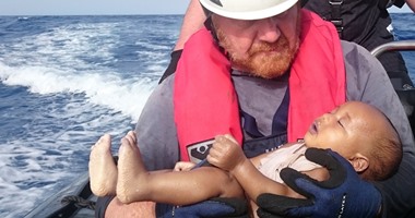 صورة طفل غارق تلخص أسبوعا من مآسى المهاجرين فى البحر المتوسط