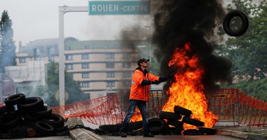 بالصور.. استمرار احتجاجات فرنسا ضد قانون العمل مع نقص البنزين