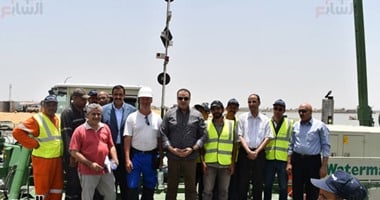 بدء أعمال تطهير بحيرة قارون من الطبقة العضوية