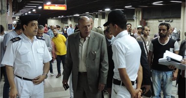 مساعد وزير الداخلية يقوم بجولة بمحطات المترو للتأكد من الإنتشار الأمنى 