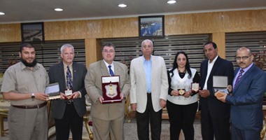 بالصور.. محافظ أسوان يلتقى وفد جامعة تنسى الأمريكية