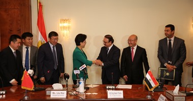 "القاضى" يشهد توقيع مذكرة تفاهم بين شركة مصرية وصينية لتطوير الخدمات المالية