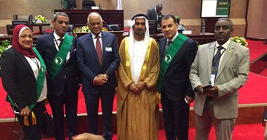 وفد النواب المصرى يلتقط صورة تذكارية مع رئيس البرلمان العربى
