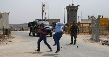 عشرات الصحفيين الفلسطينيين ينظمون وقفة منددة بحظر أنشطة تلفزيون فلسطين
