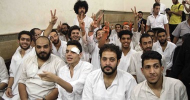 بالصور.. محكمة قصر النيل تخلى سبيل 22 من متظاهرى "جمعة الأرض"
