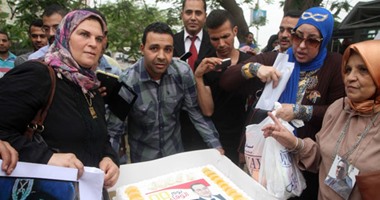 بالصور.. مؤيدو مبارك فى عيد ميلاده الـ88: انزل يا زعيم على الساحة