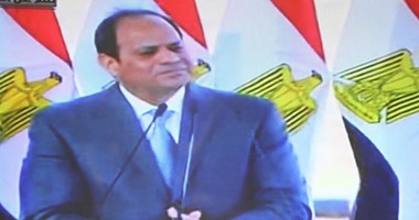 مزارع من الفرافرة للسيسي: أنت زعيم العالم.. والرئيس يرد "تحيا مصر بأهلها"