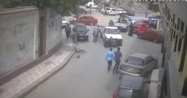 بالفيديو.. تداول مقطع حادث سيارة ربع نقل تصدم سيدتين فى دمياط
