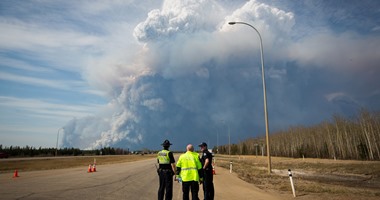 بالصور..إعلان الطوارئ فى مقاطعة البرتا غربى كندا بسبب حرائق الغابات