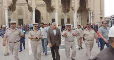 بالصور.. مدير أمن الغربية يتفقد خدمات تأمين المسجد الأحمدى بطنطا