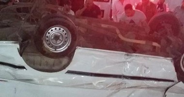 مصرع 2 وإصابة 15 فى انقلاب سيارة على صحراوى بنى سويف