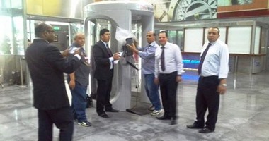بالصور.. جمارك مطار القاهرة تتسلم أول مجموعة من أجهزة فحص الأفراد بالأشعة