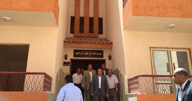 وزير الإسكان يتفقد مشروع دار مصر بمدينة ١٥ مايو 
