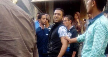بالصور.. طالب بـ"حقوق إسكندرية" يذبح عجلا بالجامعة لنجاحه بعد 18 عام رسوب