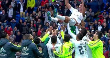 بالصور.. لاعبو ريال مدريد يحتفلون بأربيلوا فى لقاء الوداع