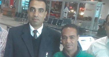 صحافة المواطن.. عامل نظافة بمطار الغردقة يعيد شنطة أحد الركاب بعد فقدانه لها
