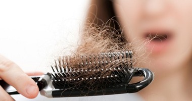 5 أسباب تزيد تساقط الشعر.. منها الإجهاد والمواد الكيمائية الضارة