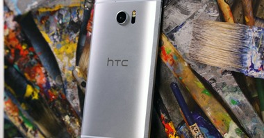 انهيار مبيعات هواتف HTC وانخفاض إيرادات الشركة بنسبة 64%