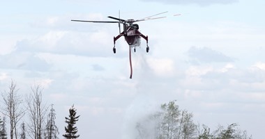 بالصور..كندا تستخدم طائرات الإطفاء لمحاولة السيطرة على حرائق الغابات