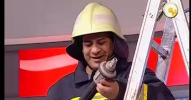 بالفيديو.. جابر القرموطى يتقمص دور رجل إطفاء بعد حادث "حريق العتبة"