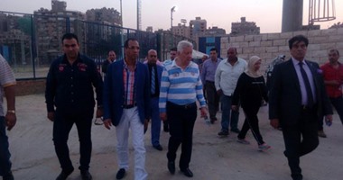 مرتضى منصور يشاهد مران الزمالك بصحبة "نواب البرلمان"