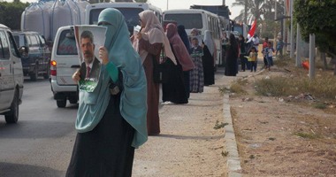 بالصور.. سلسلة بشرية للإخوان فى برج العرب