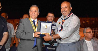 الاتحاد العام للكشافة يمنح محافظ الأقصر وسام الشكر