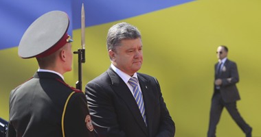 بوروشينكو يوقع قانونا تتخلى أوكرانيا بمقتضاه عن وضع عدم الانحياز
