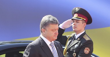 رئيس أوكرانيا: المتمردون سحبوا كمية كبيرة من الأسلحة الثقيلة
