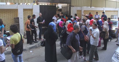 صحافة المواطن.. معلمون يمنعون مديرة مدرسة فيكتوريا بالإسكندرية من الدخول