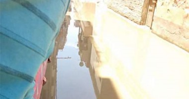 "واتس آب اليوم السابع".. "حى المنسى" بالشرقية يغرق فى مياه الصرف الصحى
