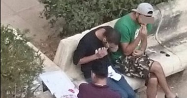 "واتس آب اليوم السابع".. قارئ يرصد شبابا يتعاطون المخدرات بالشروق
