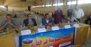 نقابة الأطباء بأسيوط تحيل وكيل وزارة الصحة للتحقيق وتطالب بإقالته