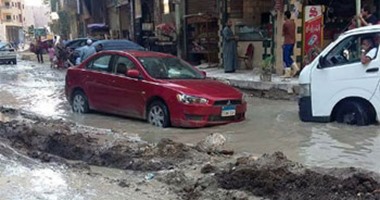 "واتس آب اليوم السابع".. غرق شوارع ببولاق الدكرور لانفجار ماسورة صرف 