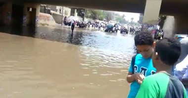"واتس آب اليوم السابع".. بالفيديو.. غرق نفق إمبابة بعد كسر ماسورة مياه