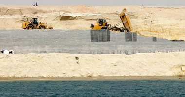 رفع 223 مليون متر مكعب رمال مشبعة بالمياه من قناة السويس الجديدة