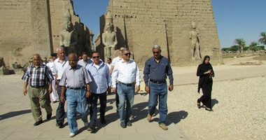 بالصور.. وزير الآثار يتفقد ترميمات المصريين بمعبدى الأقصر والكرنك