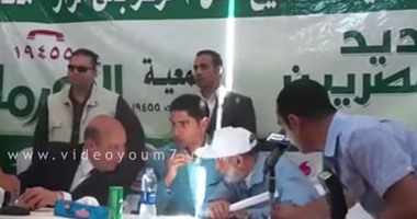 بالفيديو..أهالى قرية الشيخ فضل بالمنيا يستقبلون عادل لبيب وأحمد أبو هشيمة بالزغاريد