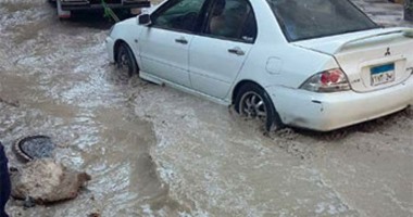 "واتس آب اليوم السابع":بالصور..غرق شوارع بولاق الدكرور لانفجار ماسورة مياه