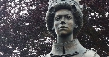 الكشف عن تمثال لملكة بريطانيا بمناسبة مرور 800 عام على الماجنا كارتا