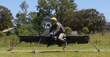 بالصور.. مخترع نيوزلاندى يصمم دراجة طائرة مخصصة للجنود
