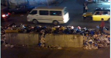 "واتس آب اليوم السابع": انتشار القمامة بطريق جمال عبد الناصر بالإسكندرية
