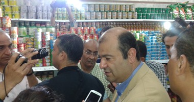وزير التموين يفتتح منافذ لبيع السلع الغذائية بالإسكندرية